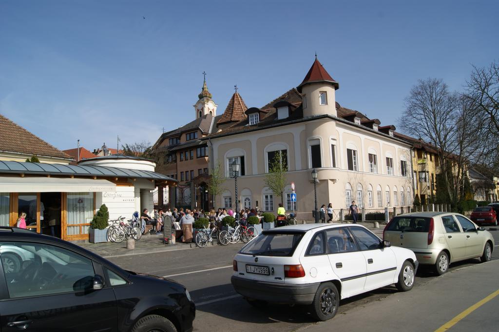 Bellevue Vendeghaz 2 Hotel Vác Exterior photo